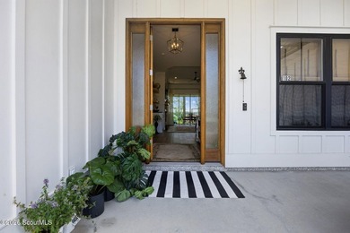 SHOWING LIKE A MODEL HOME, this exceptional custom-built - photo 6