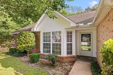 Welcome to this beautiful 4BR/3BA home tucked away on a quiet - photo 7