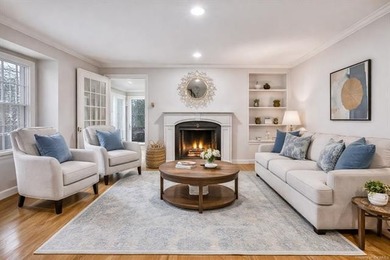 Welcome to 32 Hampton Key, an exceptional waterfront residence - photo 3