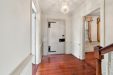 This charming single house is located on historic bricked Church