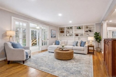 Welcome to 32 Hampton Key, an exceptional waterfront residence - photo 5