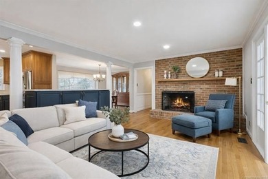 Welcome to 32 Hampton Key, an exceptional waterfront residence - photo 7
