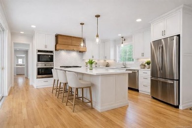 Welcome to 32 Hampton Key, an exceptional waterfront residence - photo 9