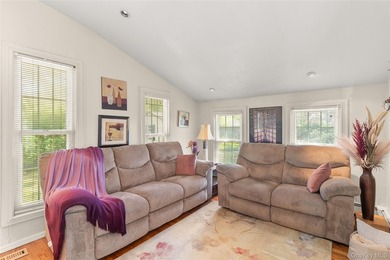 Welcome to this beautifully maintained and spacious home nestled - photo 11
