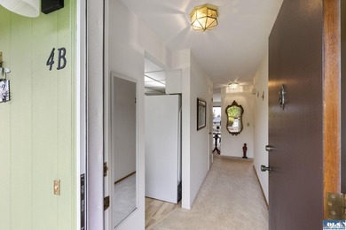 Welcome to easy convenient living in the heart of beautiful - photo 5