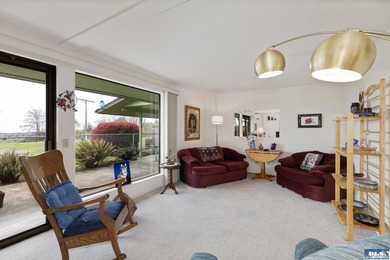 Welcome to easy convenient living in the heart of beautiful - photo 6