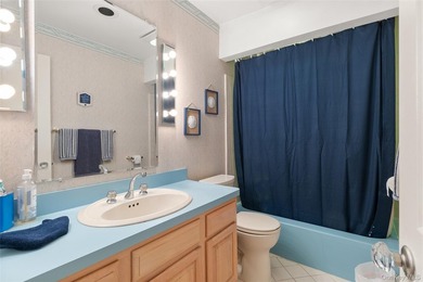 Welcome to this beautifully maintained and spacious home nestled - photo 19