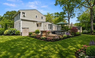 Welcome to this beautifully maintained and spacious home nestled - photo 20
