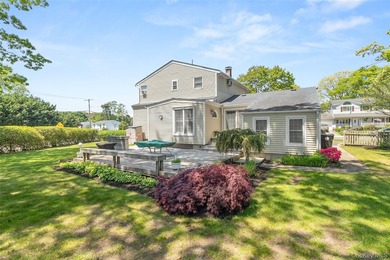Welcome to this beautifully maintained and spacious home nestled - photo 21