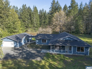 Tucked away privacy with surrounding trees (including fruit - photo 2
