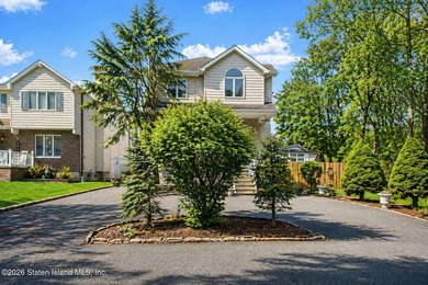 PERFECT SPACE FOR MULTI-GENERATIONAL LIVING! This beautiful home - photo 2
