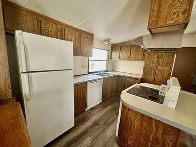 Situated on approximately 0.9 acres, this 1985 18x80 single-wide - photo 13