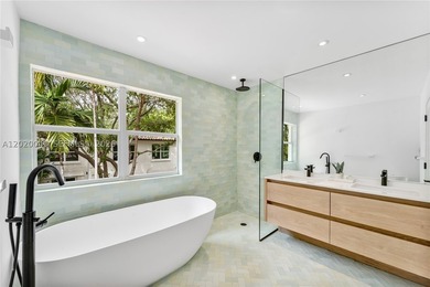 Newly renovated 1920s compound in Miami Beach's prestigious La - photo 18
