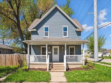 Cedar River - Linn County Home For Sale in Cedarrapids Iowa