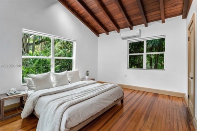 Newly renovated 1920s compound in Miami Beach's prestigious La - photo 25