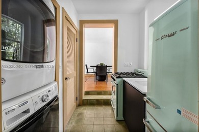 Newly renovated 1920s compound in Miami Beach's prestigious La - photo 30