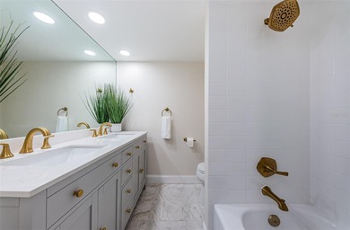 Virtually Staged. $20,000 PRICE REDUCTION!! A MUST SEE PENTHOUSE - photo 33