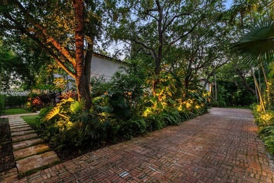 Newly renovated 1920s compound in Miami Beach's prestigious La - photo 40