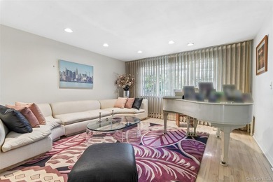 Large Center Hall Colonial in a prime Lawrence location. Set on - photo 6