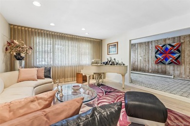 Large Center Hall Colonial in a prime Lawrence location. Set on - photo 7