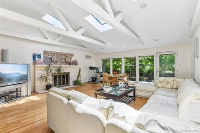Large Center Hall Colonial in a prime Lawrence location. Set on - photo 8
