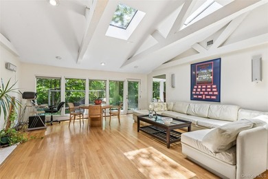 Large Center Hall Colonial in a prime Lawrence location. Set on - photo 9