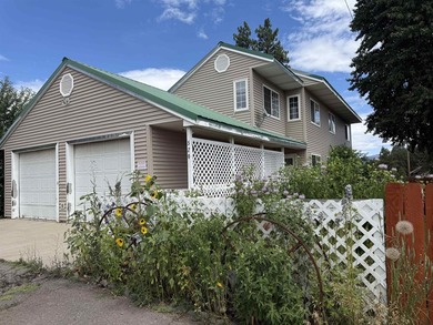 Beautiful home on a spacious lot in Westwood! This 4-bedroom, 2 - photo 1
