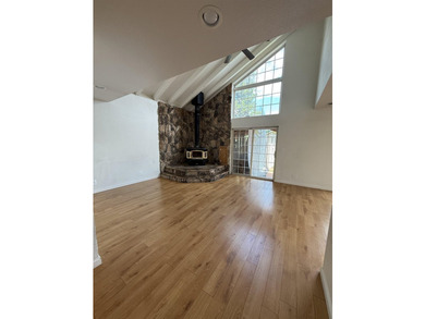 Beautiful home on a spacious lot in Westwood! This 4-bedroom, 2 - photo 6