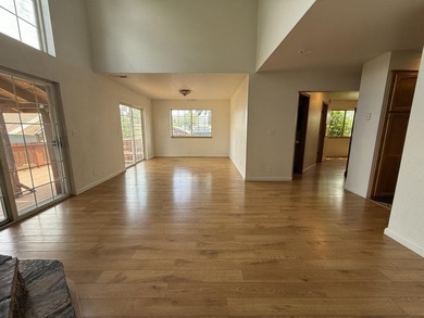 Beautiful home on a spacious lot in Westwood! This 4-bedroom, 2 - photo 7