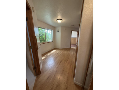 Beautiful home on a spacious lot in Westwood! This 4-bedroom, 2 - photo 8