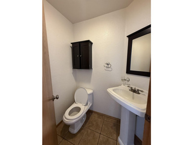 Beautiful home on a spacious lot in Westwood! This 4-bedroom, 2 - photo 10