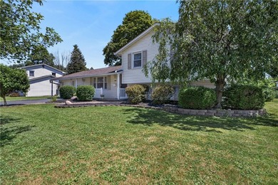 Welcome to this spacious 1672 sq. ft. split level home in a - photo 3