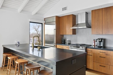 Located in the highly sought-after Ditch Plains neighborhood - photo 7