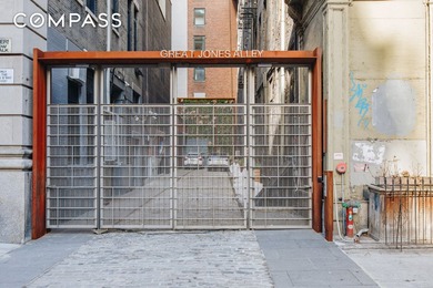 Enjoy the ultimate downtown lifestyle in this artfully-crafted 2 - photo 21
