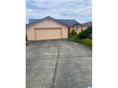 Single living home with water view on a quiet cu-de-sac in the - photo 1