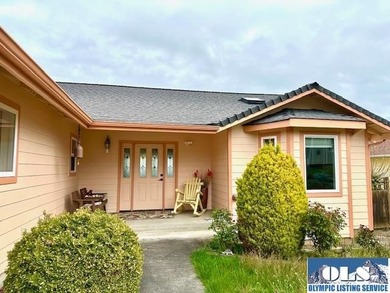 Single living home with water view on a quiet cu-de-sac in the - photo 2