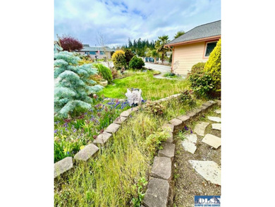 Single living home with water view on a quiet cu-de-sac in the - photo 4