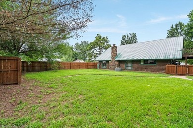 Beautiful 3-bedroom, 2-bath log home offering 1,860 square feet - photo 46