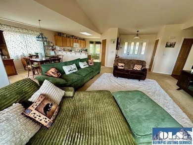 Single living home with water view on a quiet cu-de-sac in the - photo 8