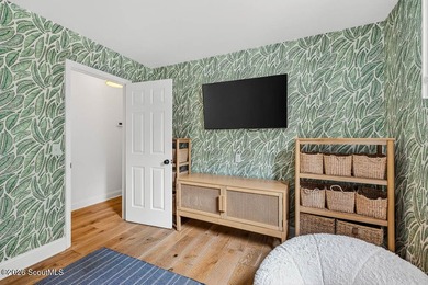 Enjoy this peaceful, quiet home tucked under the beautiful trees - photo 3