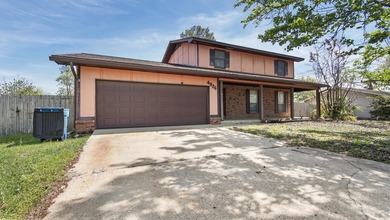 Spacious two-story home located in the established Venetian - photo 1