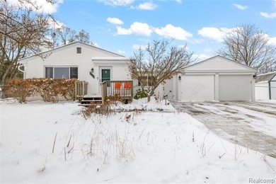 Rush Lake - Livingston County Home Active Under Contract in Pinckney Michigan