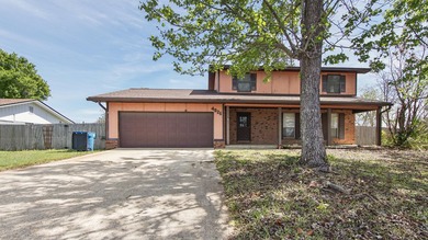 Spacious two-story home located in the established Venetian - photo 2