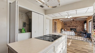 Spacious two-story home located in the established Venetian - photo 6