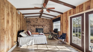 Spacious two-story home located in the established Venetian - photo 9
