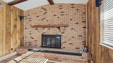 Spacious two-story home located in the established Venetian - photo 10