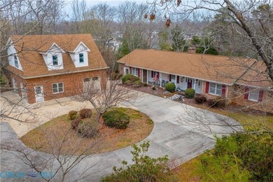 WATERFONT HOME WITH OVERSIZED GARAGE This charming 3 bedroom - photo 1