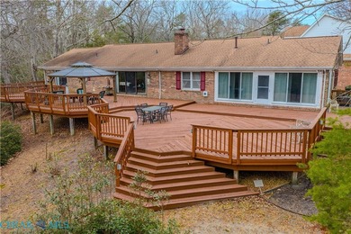 WATERFONT HOME WITH OVERSIZED GARAGE This charming 3 bedroom - photo 2