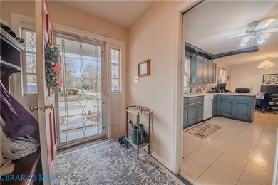 WATERFONT HOME WITH OVERSIZED GARAGE This charming 3 bedroom - photo 4