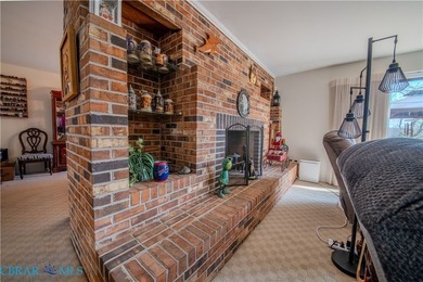 WATERFONT HOME WITH OVERSIZED GARAGE This charming 3 bedroom - photo 7